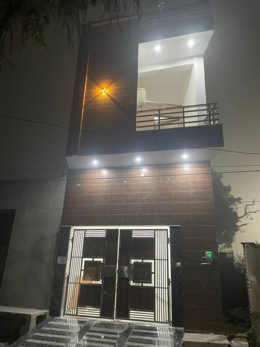 Rukmani Villas Group Of Rukmani Home Stay Mathura Buitenkant foto